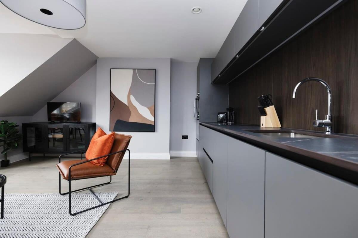אדינבורו Dragon Suites - City Centre Castle View 1 Bed Apartment מראה חיצוני תמונה