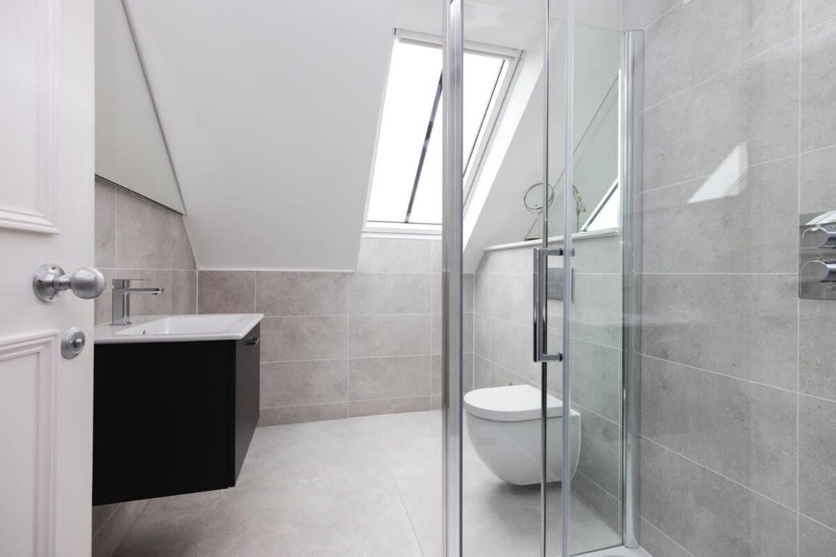 אדינבורו Dragon Suites - City Centre Castle View 1 Bed Apartment מראה חיצוני תמונה